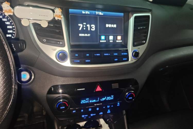 Used Hyundai Tucson 2015 1.6T Dual-Clutch Two-Wheel-Drive Smart Model Audio And AC Panel