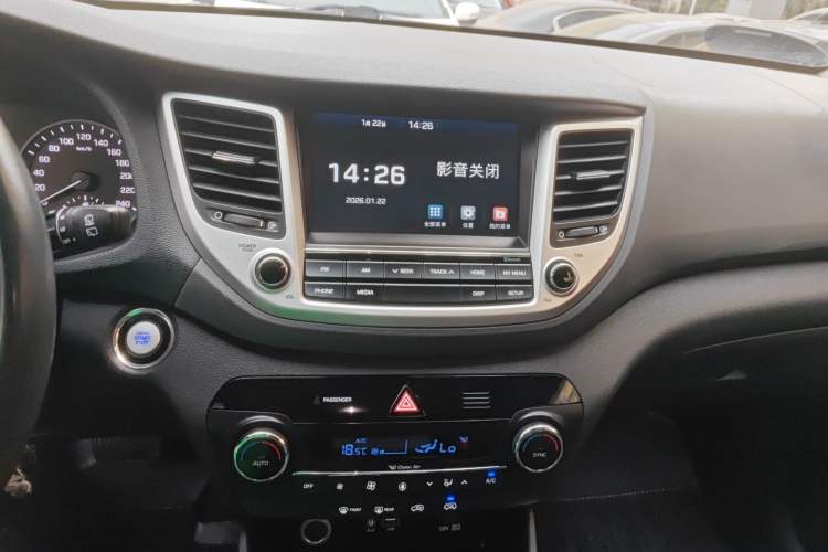 Used Hyundai Tucson 2015 1.6T Dual-Clutch Two-Wheel-Drive Smart Model Audio And AC Panel