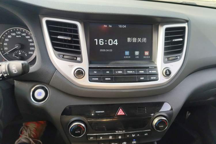 Used Hyundai Tucson 2015 1.6T Dual-Clutch Two-Wheel-Drive Smart Model Audio And AC Panel