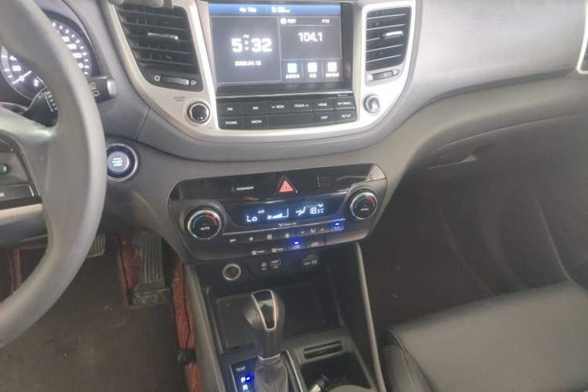 Used Hyundai Tucson 2015 1.6T Dual-Clutch Two-Wheel-Drive Smart Model Audio And AC Panel