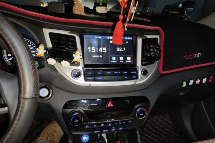 Used Hyundai Tucson 2015 1.6T Dual-Clutch Two-Wheel-Drive Smart Model Audio And AC Panel