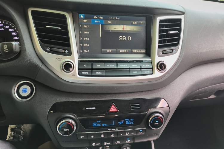 Used Hyundai Tucson 2015 1.6T Dual-Clutch Two-Wheel-Drive Smart Model Audio And AC Panel