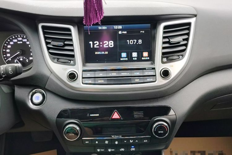 Used Hyundai Tucson 2015 1.6T Dual-Clutch Two-Wheel-Drive Smart Model Audio And AC Panel