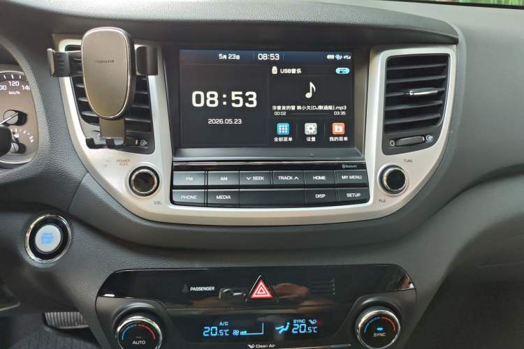 Used Hyundai Tucson 2015 1.6T Dual-Clutch Two-Wheel-Drive Smart Model Audio And AC Panel