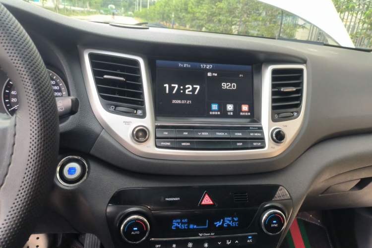Used Hyundai Tucson 2015 1.6T Dual-Clutch Two-Wheel-Drive Smart Model Audio And AC Panel