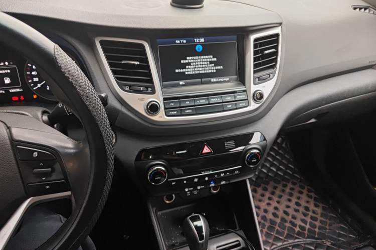 Used Hyundai Tucson 2015 1.6T Dual-Clutch Two-Wheel-Drive Smart Model Audio And AC Panel