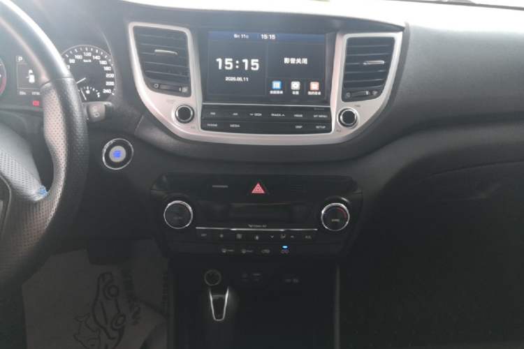 Used Hyundai Tucson 2015 1.6T Dual-Clutch Two-Wheel-Drive Smart Model Audio And AC Panel
