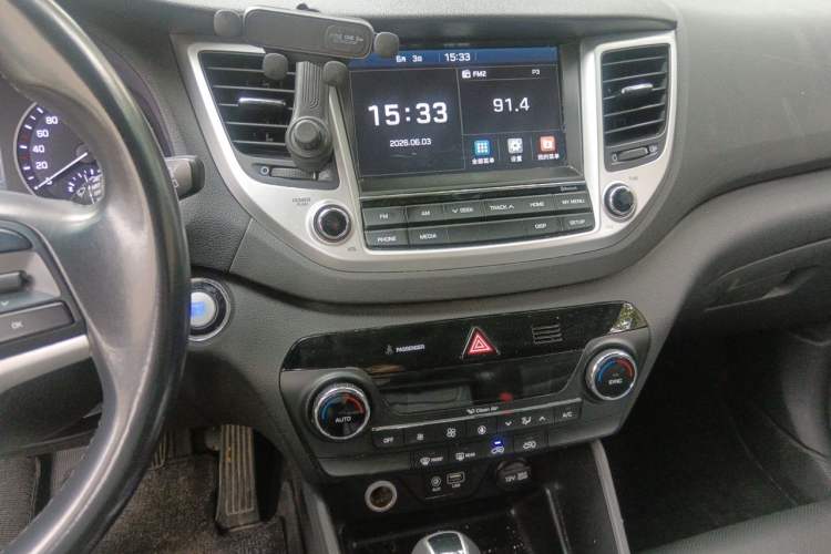 Used Hyundai Tucson 2015 1.6T Dual-Clutch Two-Wheel-Drive Smart Model Audio And AC Panel