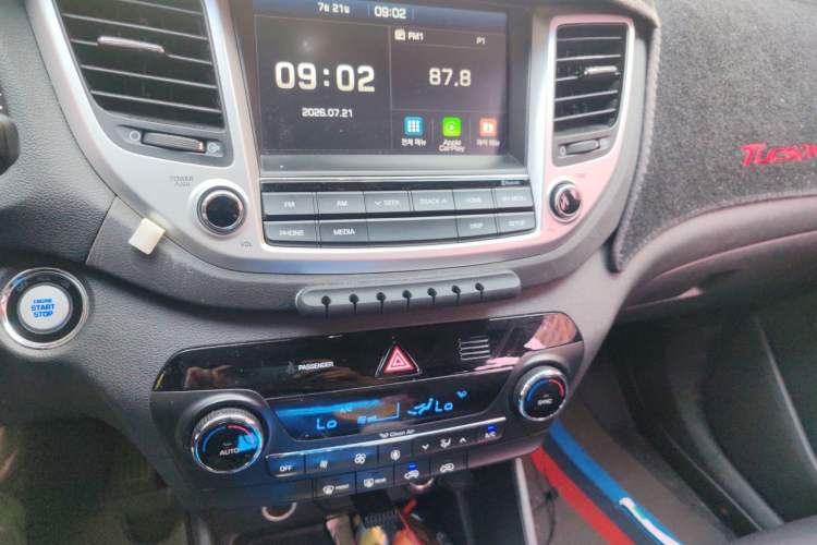 Used Hyundai Tucson 2015 1.6T Dual-Clutch Two-Wheel-Drive Smart Model Audio And AC Panel
