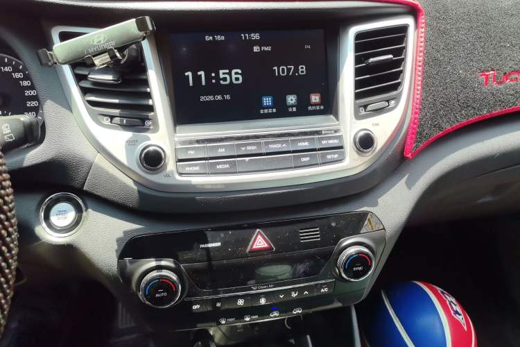 Used Hyundai Tucson 2015 1.6T Dual-Clutch Two-Wheel-Drive Smart Model Audio And AC Panel