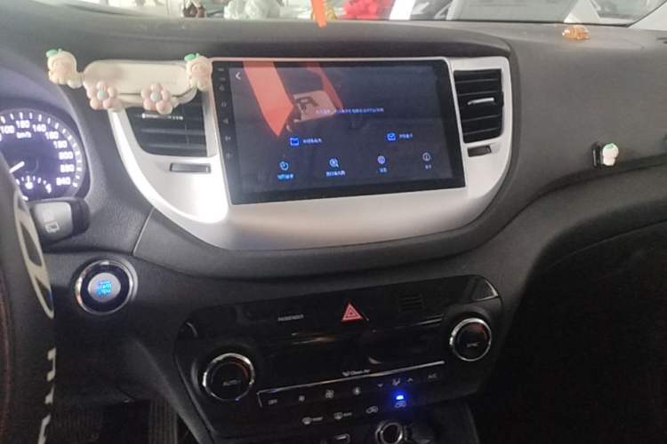 Used Hyundai Tucson 2015 1.6T Dual-Clutch Two-Wheel-Drive Smart Model Audio And AC Panel