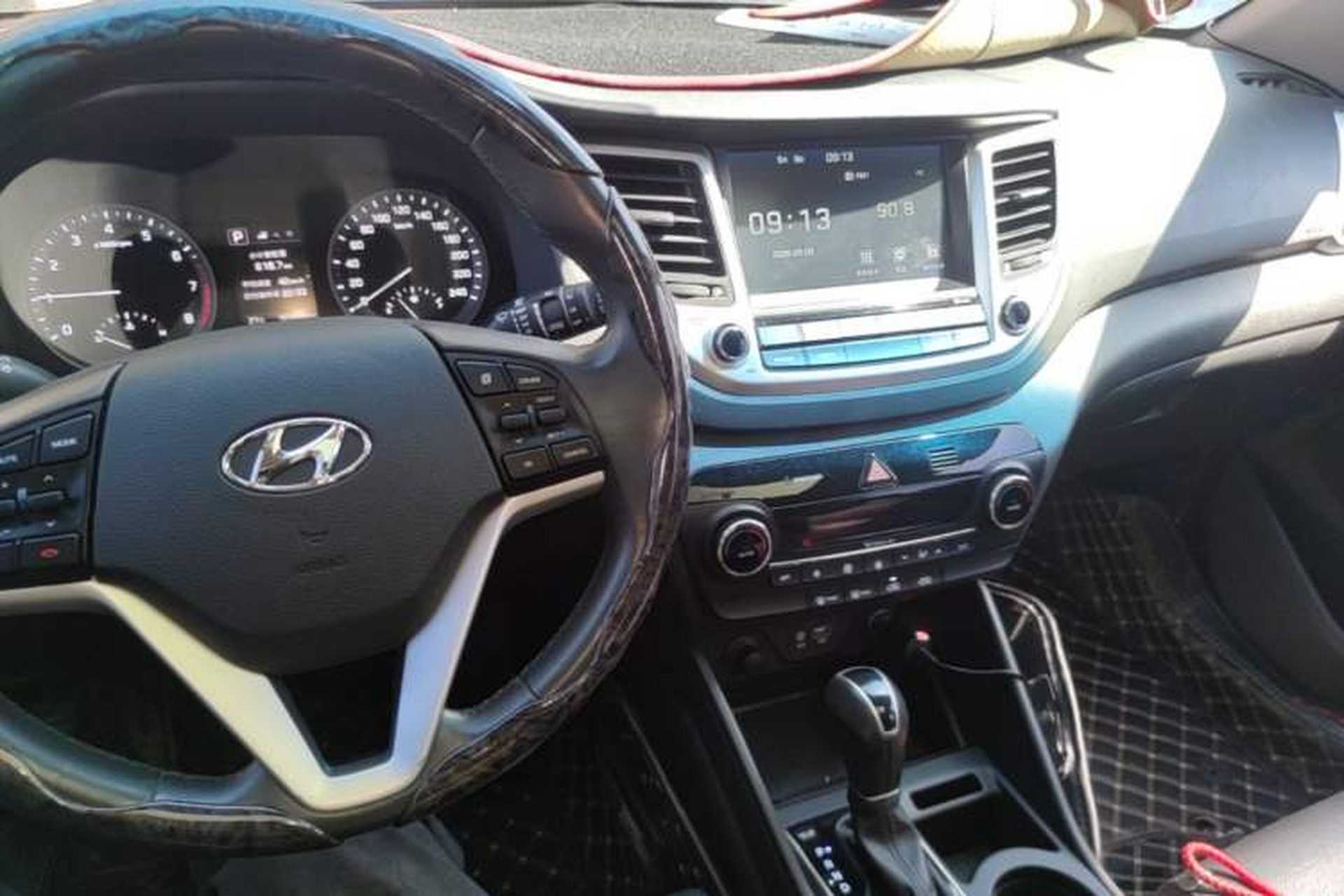 Used Hyundai Tucson 2015 1.6T Dual-Clutch Two-Wheel-Drive Smart Model Audio And AC Panel