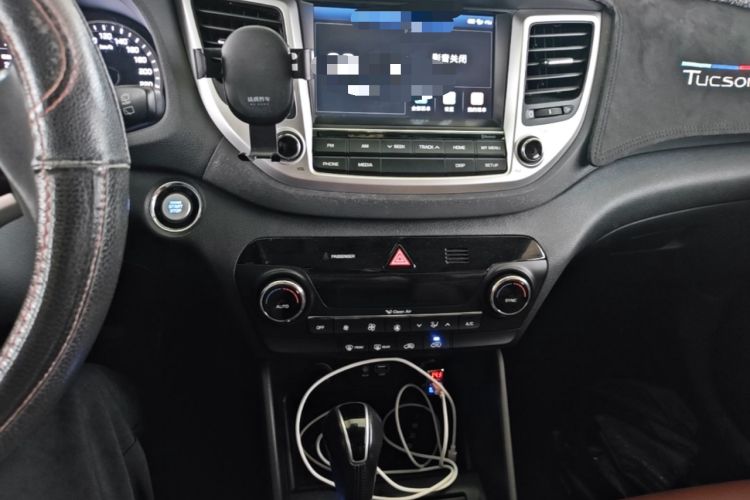 Used Hyundai Tucson 2015 1.6T Dual-Clutch Two-Wheel-Drive Smart Model Audio And AC Panel