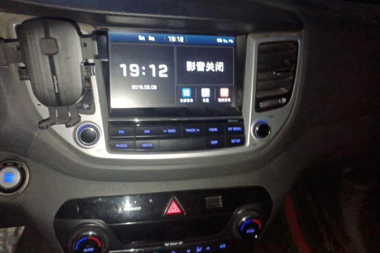 Used Hyundai Tucson 2015 1.6T Dual-Clutch Two-Wheel-Drive Smart Model Audio And AC Panel