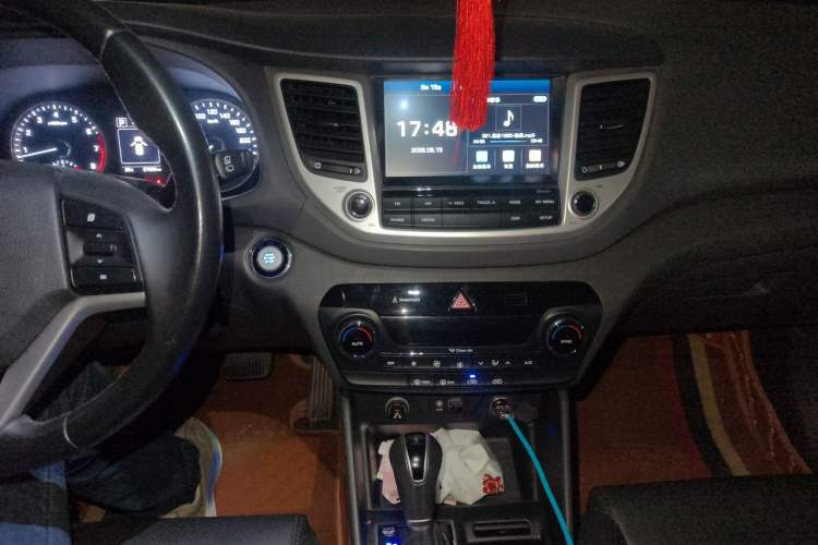 Used Hyundai Tucson 2015 1.6T Dual-Clutch Two-Wheel-Drive Smart Model Audio And AC Panel
