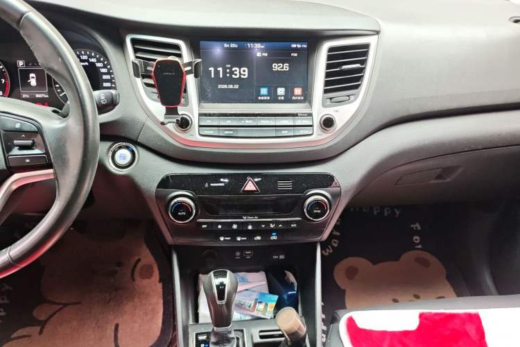 Used Hyundai Tucson 2015 1.6T Dual-Clutch Two-Wheel-Drive Smart Model Audio And AC Panel