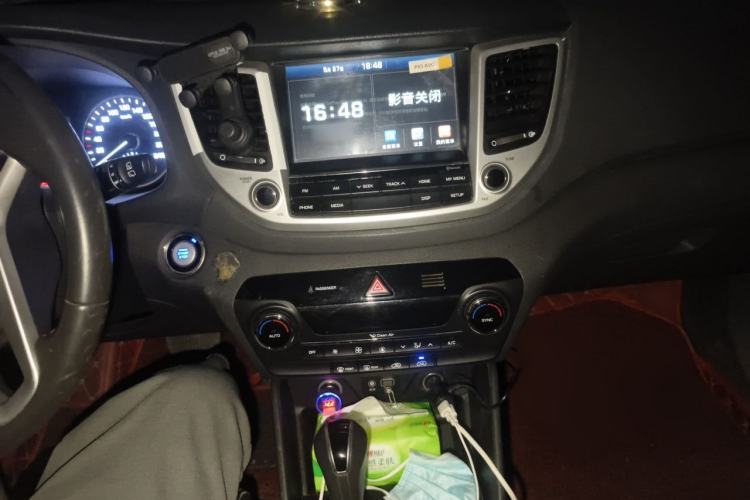 Used Hyundai Tucson 2015 1.6T Dual-Clutch Two-Wheel-Drive Smart Model Audio And AC Panel