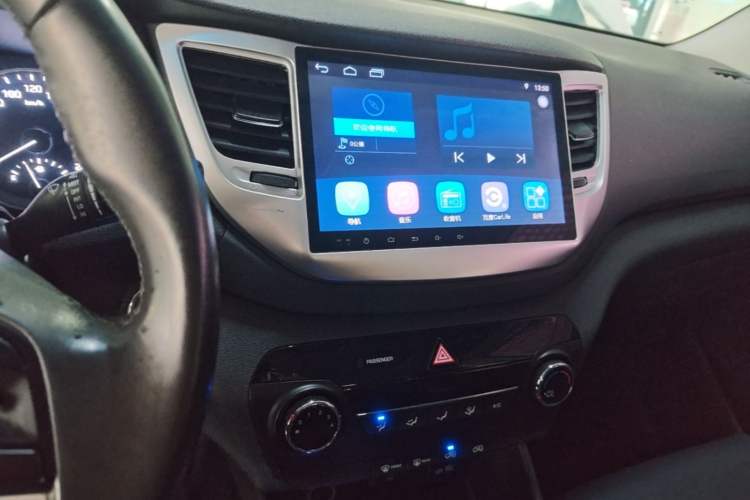 Used Hyundai Tucson 2015 2.0L Automatic Two-Wheel Drive Smart Version Audio And AC Panel