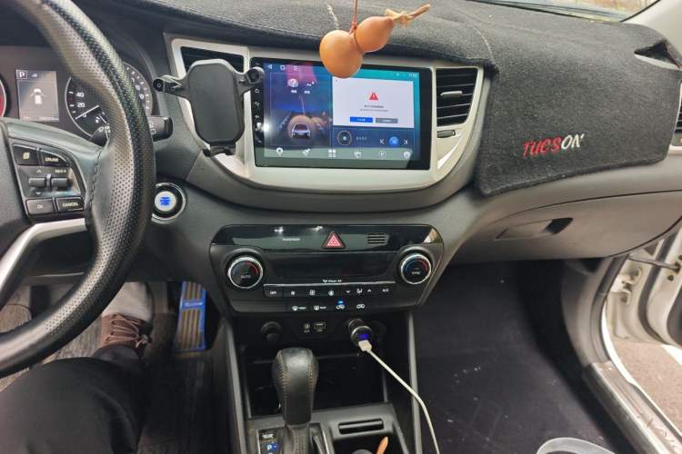 Used Hyundai Tucson 2015 1.6T Dual-Clutch Two-Wheel-Drive Smart Model Audio And AC Panel