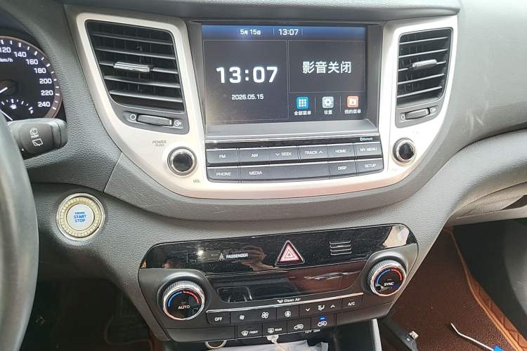 Used Hyundai Tucson 2015 1.6T Dual-Clutch Two-Wheel-Drive Smart Model Audio And AC Panel