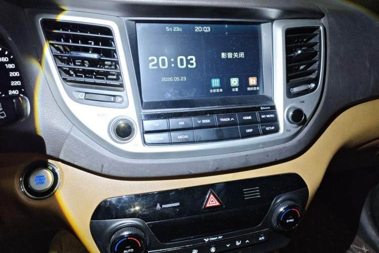 Used Hyundai Tucson 2015 1.6T Dual-Clutch Two-Wheel-Drive Smart Model Audio And AC Panel