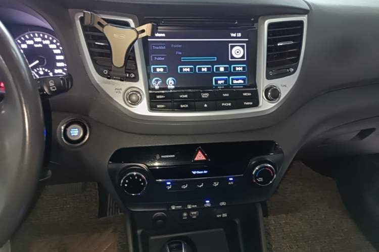 Used Hyundai Tucson 2015 2.0L Automatic Two-Wheel Drive Smart Version Audio And AC Panel