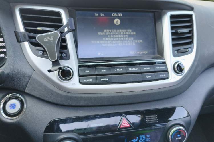 Used Hyundai Tucson 2015 1.6T Dual-Clutch Two-Wheel-Drive Smart Model Audio And AC Panel