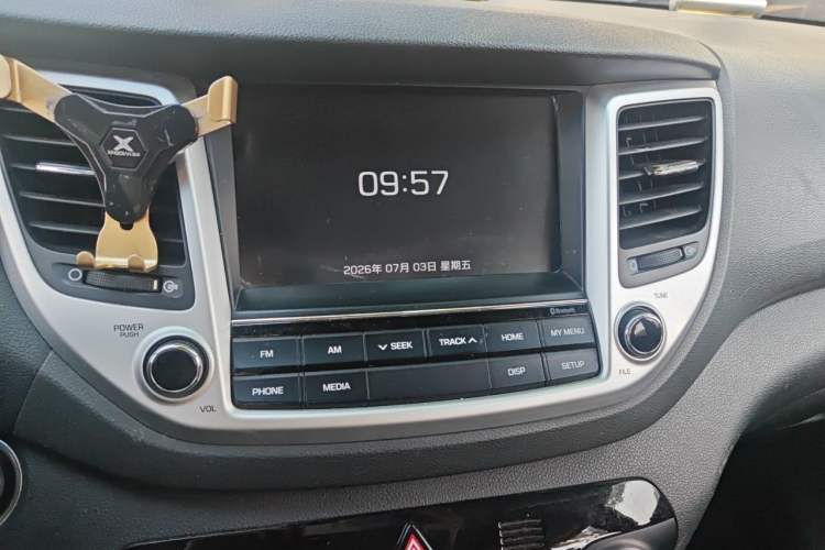 Used Hyundai Tucson 2015 1.6T Dual-Clutch Two-Wheel-Drive Leading Model Audio And AC Panel