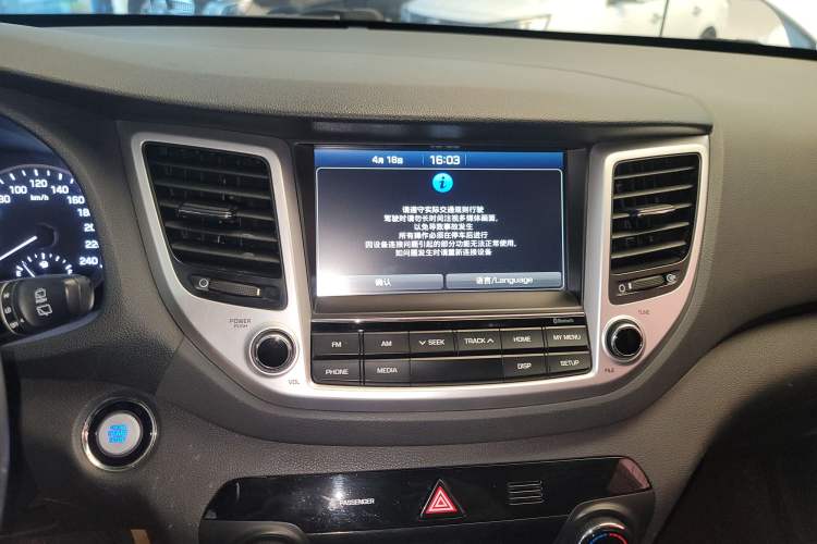 Used Hyundai Tucson 2015 1.6T Dual-Clutch Two-Wheel-Drive Smart Model Audio And AC Panel