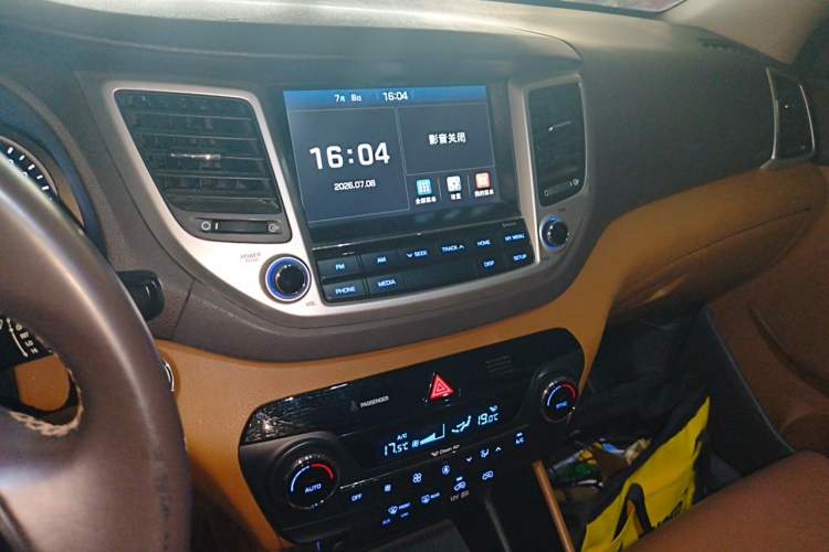 Used Hyundai Tucson 2015 1.6T Dual-Clutch Two-Wheel-Drive Smart Model Audio And AC Panel