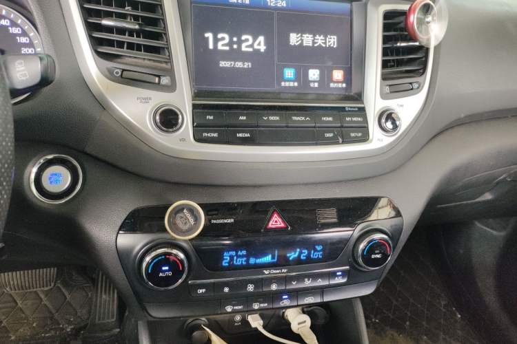 Used Hyundai Tucson 2015 1.6T Dual-Clutch Two-Wheel-Drive Smart Model Audio And AC Panel