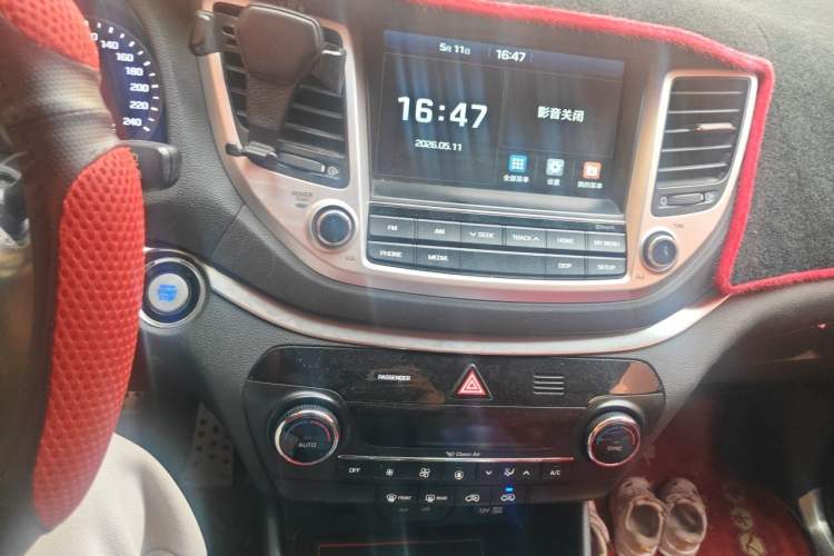 Used Hyundai Tucson 2015 1.6T Dual-Clutch Two-Wheel-Drive Leading Model Audio And AC Panel