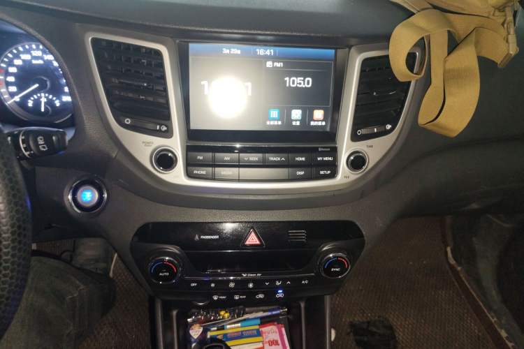 Used Hyundai Tucson 2015 1.6T Dual-Clutch Two-Wheel-Drive Smart Model Audio And AC Panel
