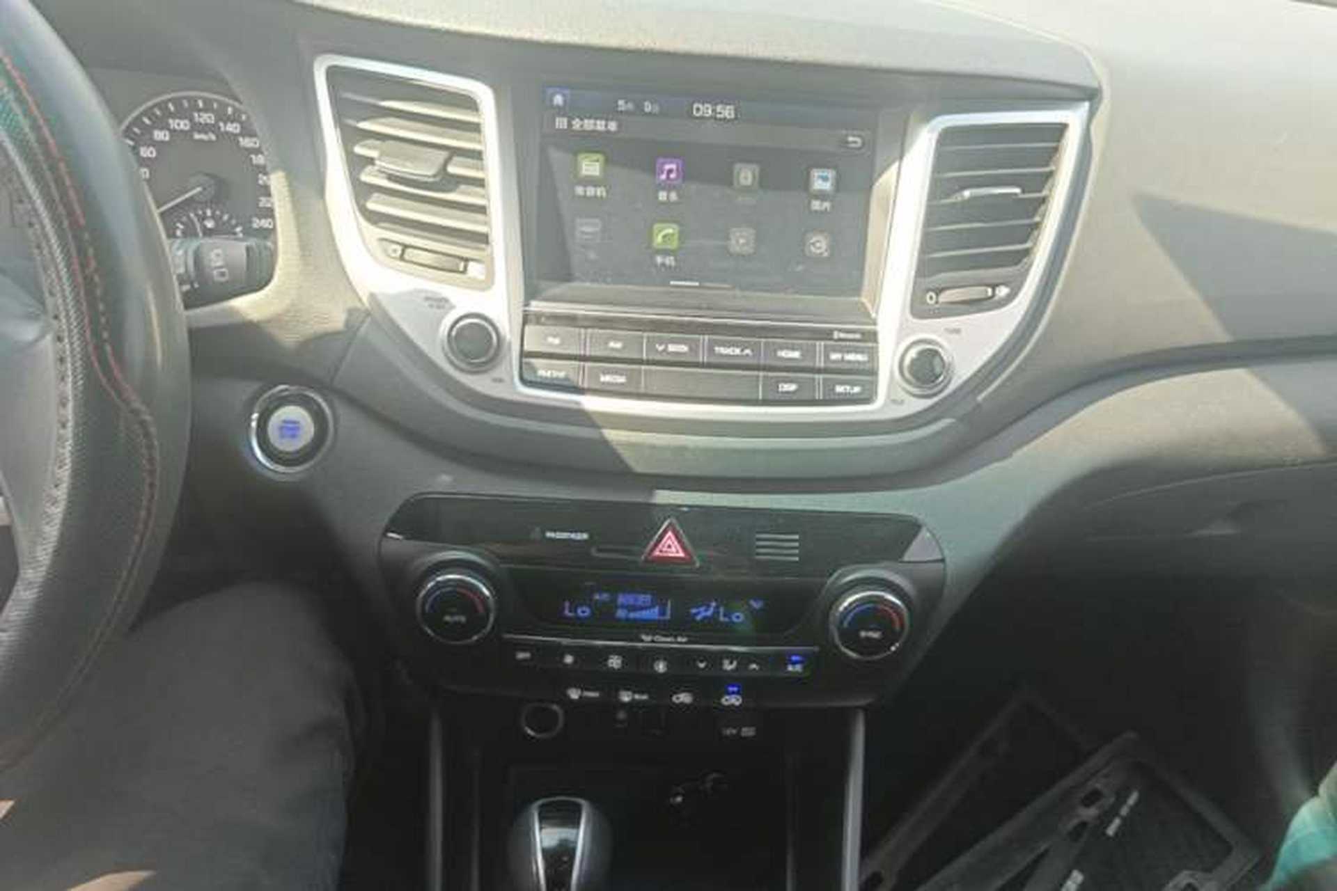 Used Hyundai Tucson 2015 1.6T Dual-Clutch Two-Wheel-Drive Smart Model Audio And AC Panel