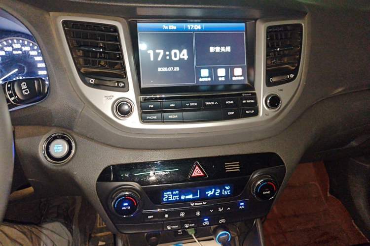 Used Hyundai Tucson 2015 1.6T Dual-Clutch Two-Wheel-Drive Smart Model Audio And AC Panel