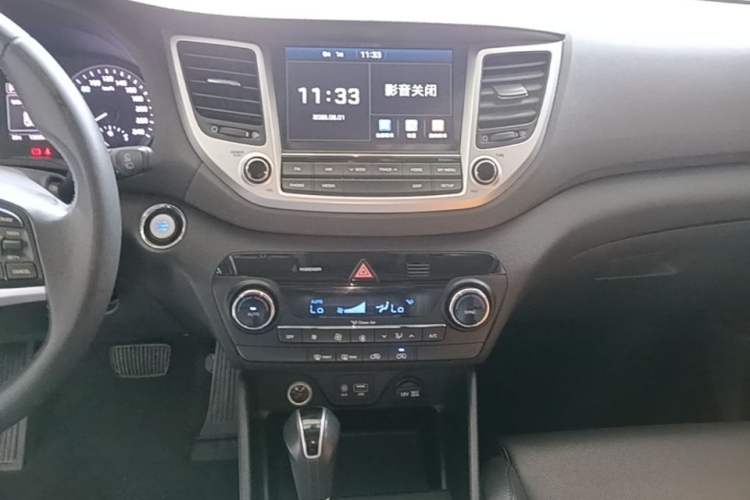 Used Hyundai Tucson 2015 1.6T Dual-Clutch Two-Wheel-Drive Smart Model Audio And AC Panel