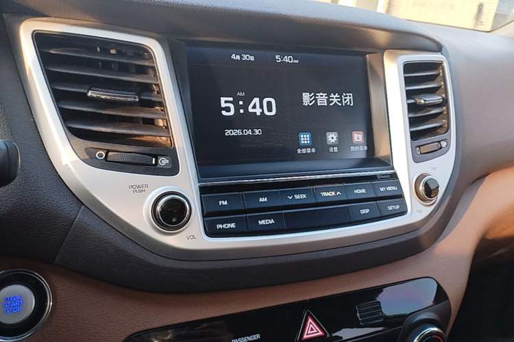 Used Hyundai Tucson 2015 1.6T Dual-Clutch Two-Wheel-Drive Smart Model Audio And AC Panel