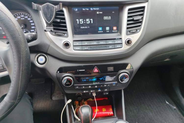 Used Hyundai Tucson 2015 1.6T Dual-Clutch Two-Wheel-Drive Smart Model Audio And AC Panel