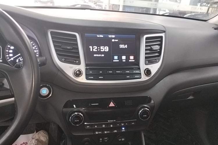 Used Hyundai Tucson 2015 1.6T Dual-Clutch Two-Wheel-Drive Smart Model Audio And AC Panel