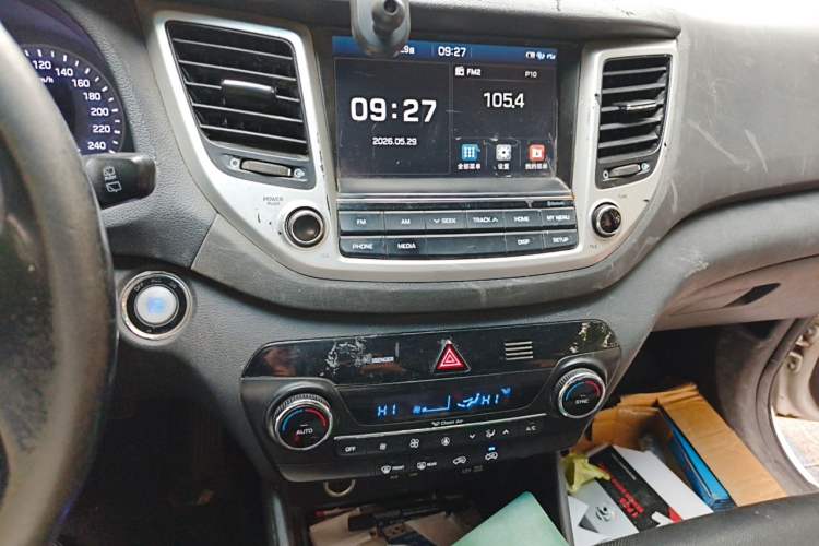 Used Hyundai Tucson 2015 1.6T Dual-Clutch Two-Wheel-Drive Smart Model Audio And AC Panel
