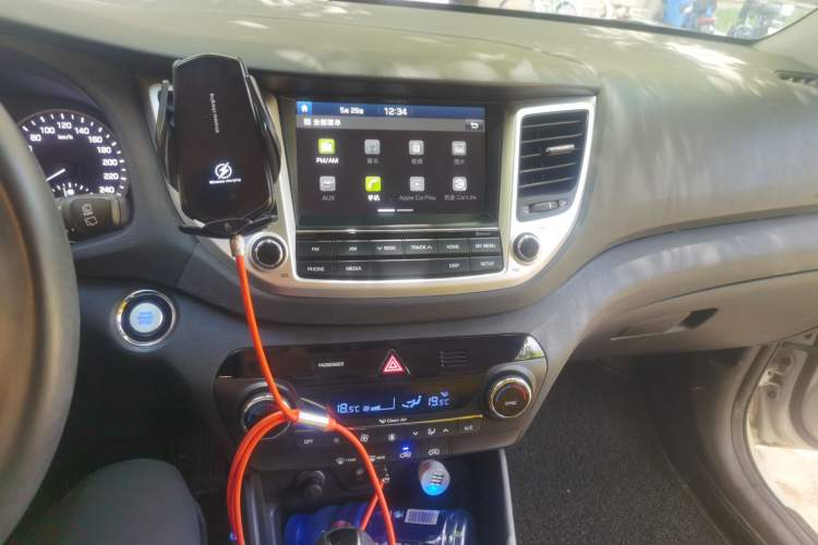 Used Hyundai Tucson 2015 1.6T Dual-Clutch Two-Wheel-Drive Smart Model Audio And AC Panel