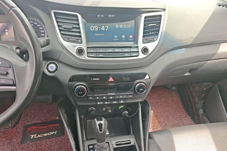 Used Hyundai Tucson 2015 1.6T Dual-Clutch Two-Wheel-Drive Smart Model Audio And AC Panel