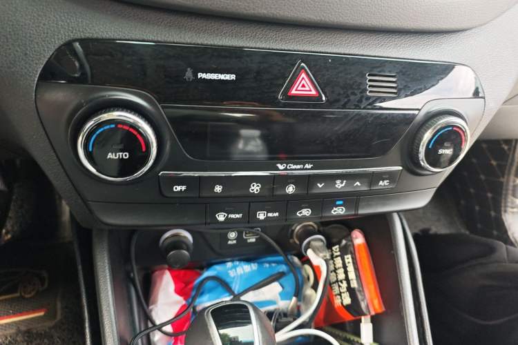 Used Hyundai Tucson 2015 1.6T Dual-Clutch Two-Wheel-Drive Smart Model Audio And AC Panel