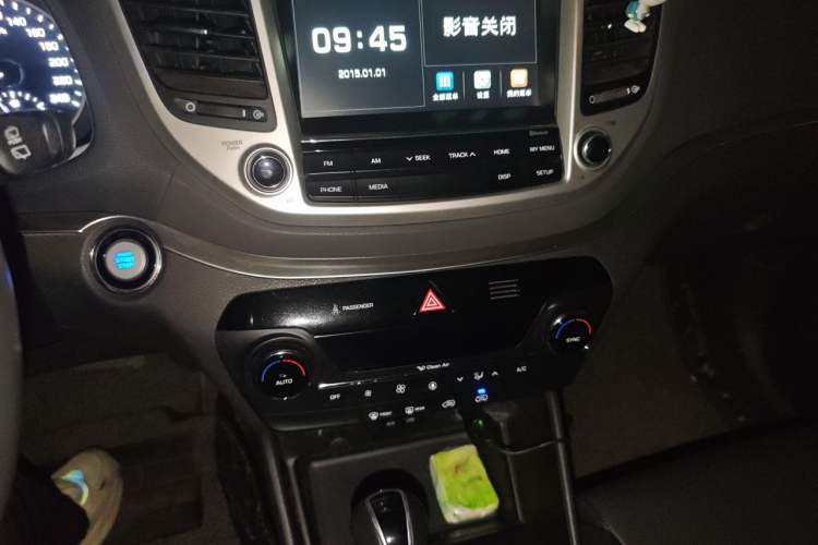 Used Hyundai Tucson 2015 1.6T Dual-Clutch Two-Wheel-Drive Smart Model Audio And AC Panel