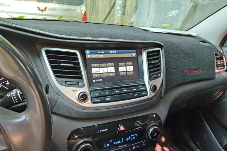 Used Hyundai Tucson 2015 1.6T Dual-Clutch Two-Wheel-Drive Smart Model Audio And AC Panel