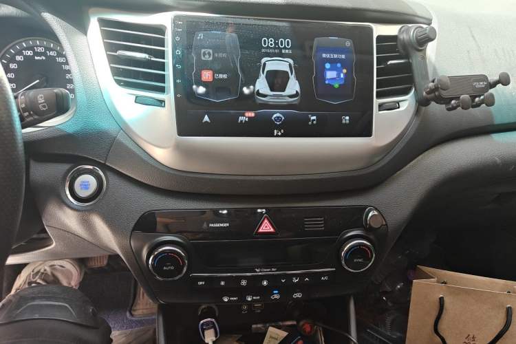 Used Hyundai Tucson 2015 1.6T Dual-Clutch Two-Wheel-Drive Smart Model Audio And AC Panel