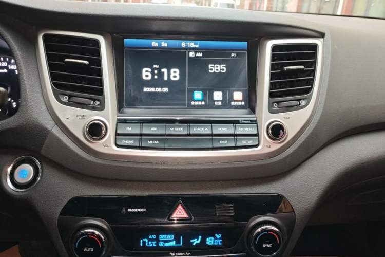 Used Hyundai Tucson 2015 1.6T Dual-Clutch Two-Wheel-Drive Smart Model Audio And AC Panel