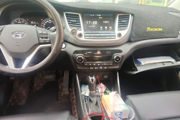 Used Hyundai Tucson 2015 1.6T Dual-Clutch Two-Wheel-Drive Smart Model Audio And AC Panel