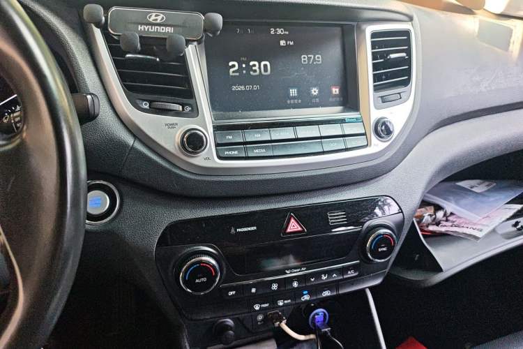 Used Hyundai Tucson 2015 1.6T Dual-Clutch Two-Wheel-Drive Smart Model Audio And AC Panel