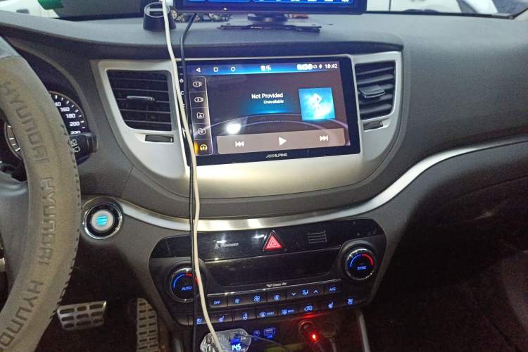 Used Hyundai Tucson 2015 1.6T Dual-Clutch Four-Wheel Drive Flagship Model Audio And AC Panel